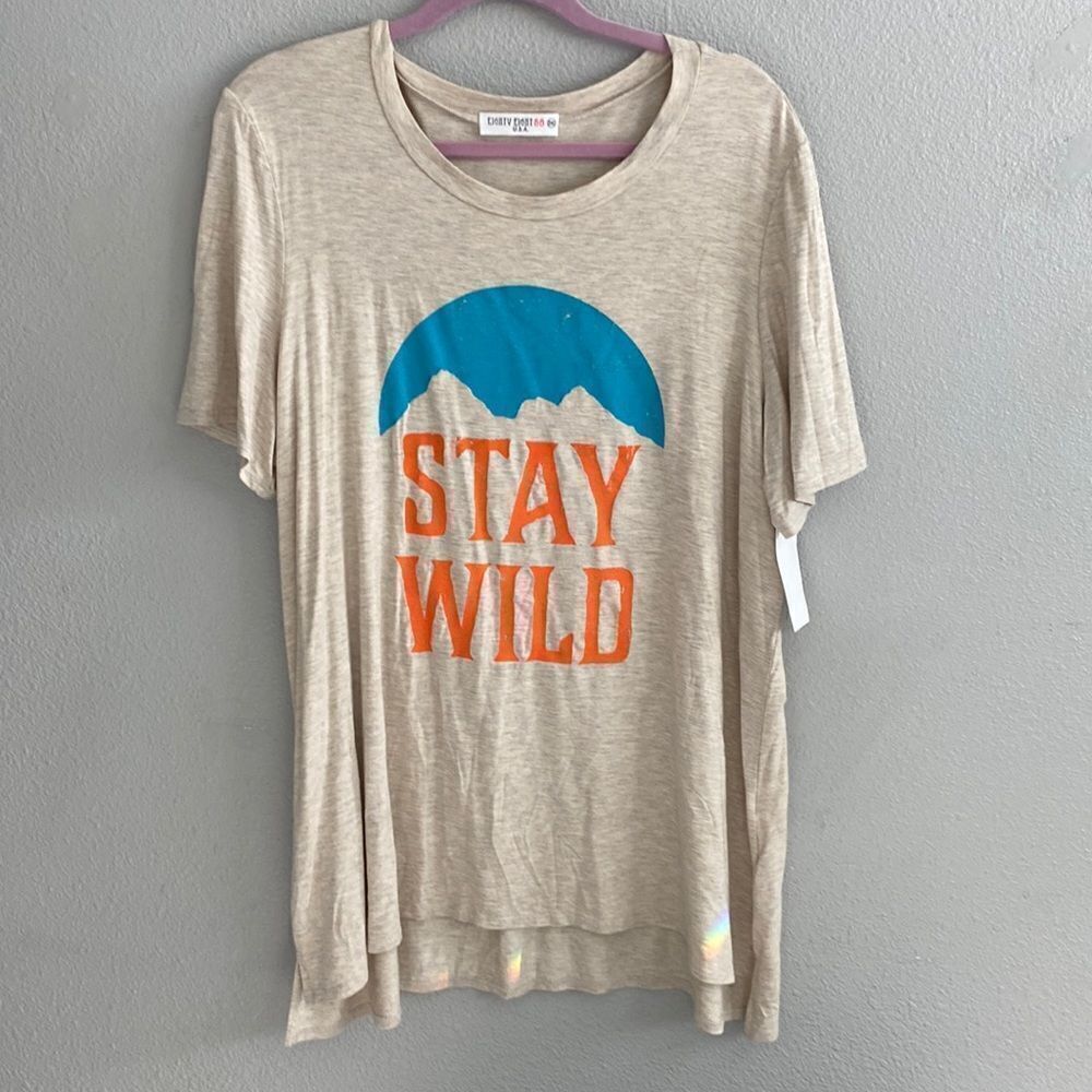 NWT- Women’s screen print “Stay Wild”- Size 2X